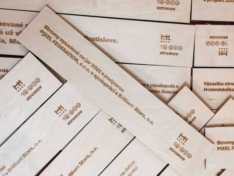 výroba dreveného označenia stromov