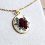 lab.cafe výšivka náhrdelník by_niki