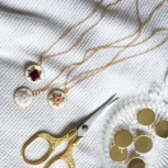 lab.cafe výšivka náhrdelník by_niki